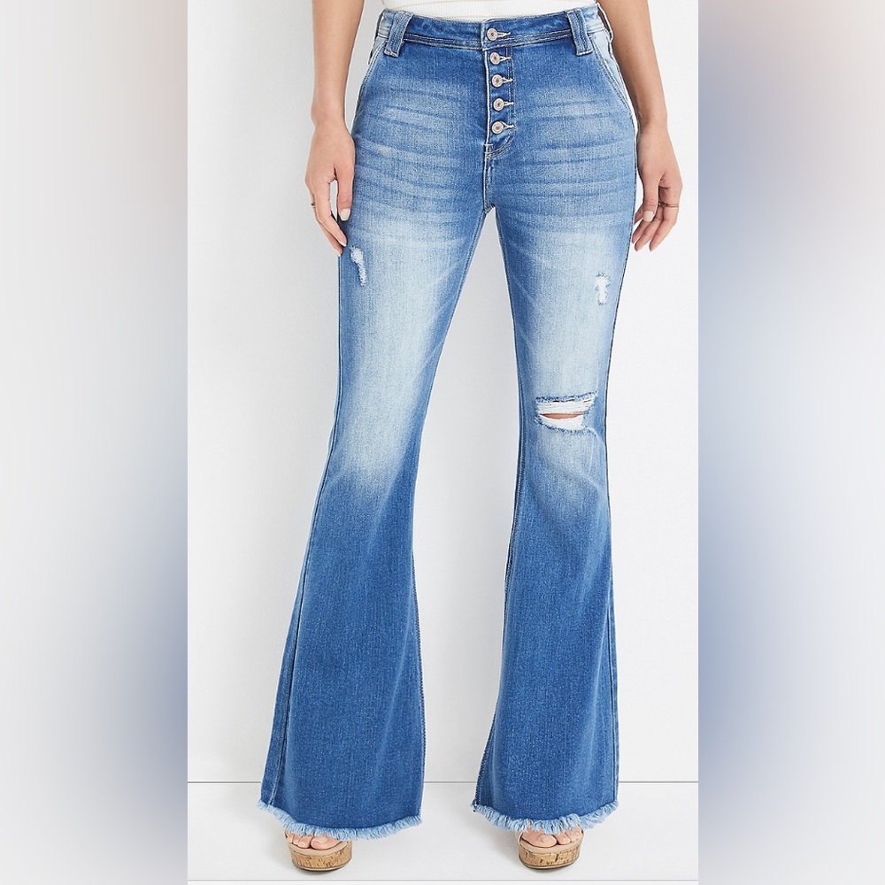 KanCan Botton Up High Rise Fringe Super Flare Jeans 27/7   32-33” inseam